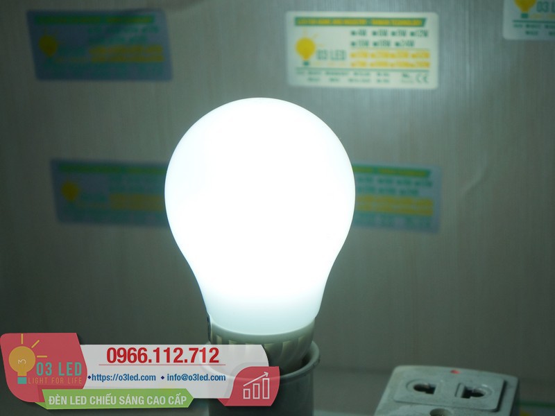 Màu trắng dịu của đèn LED búp 5W thủy tinh sứ