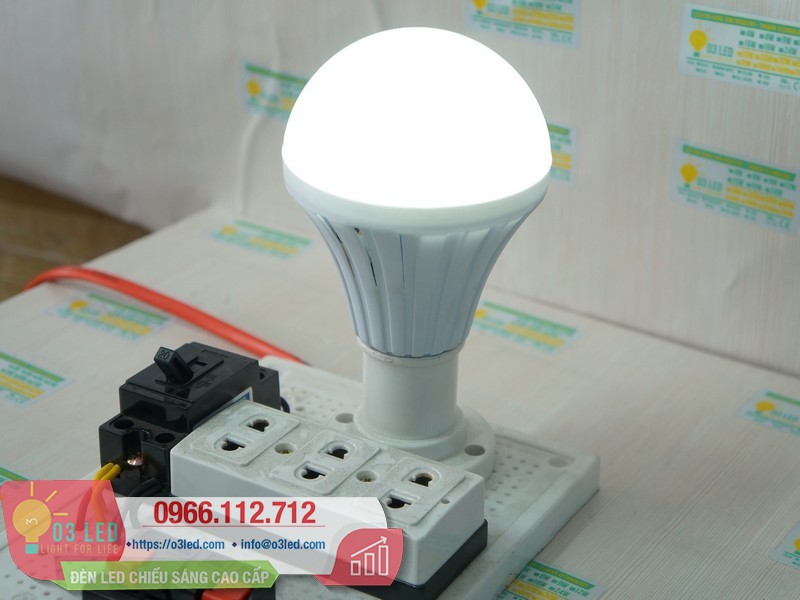 Đèn LED búp 12W tích điện khi tắt điện